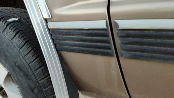 1992-1999 Chevy Suburban Driver Left Moulding From Fender Oem Trim Strip — photo 3