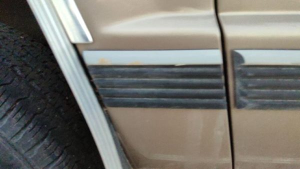 1992-1999 Chevy Suburban Driver Left Moulding From Fender Oem Trim Strip — photo 4