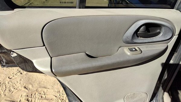 02-04 Trail Blazer Driver Left Rear Door Trim Panel With Switches Back Gray 95D — photo 3