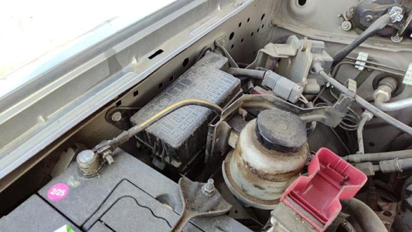 2003-2004 Nissan Xterra Engine Fuse Box Power Distribution Panel Oem 3.3L — photo 1