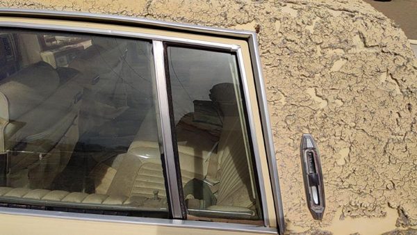 80-84 Deville Driver Left Rear Vent Window Back Door Glass With Frame Oem — photo 3