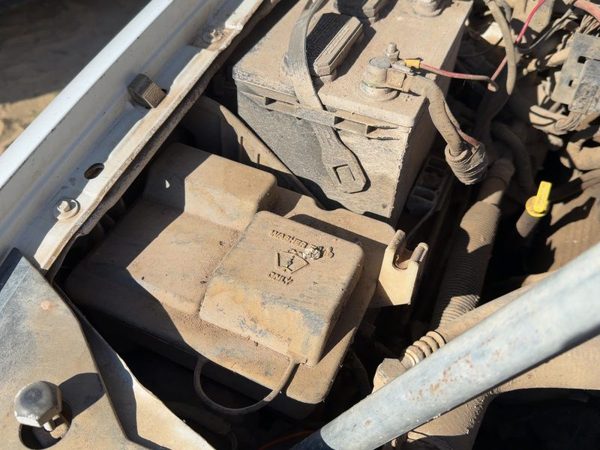 1998 Lincoln Navigator Washer Bottle — photo 2
