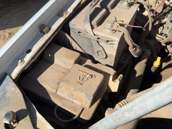 1998 Lincoln Navigator Washer Bottle — photo 3