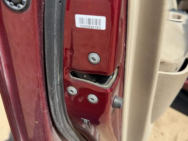 2004-2012 Toyota Prius Driver Left Front Door Latch With Rods/Cables Oem — photo 2