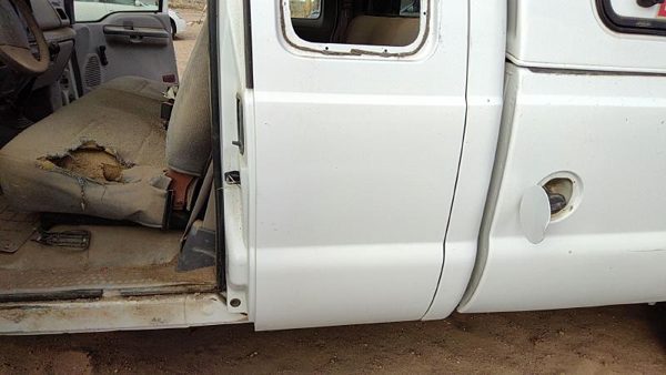 2000 Ford F250 Rear Door LH White — photo 1