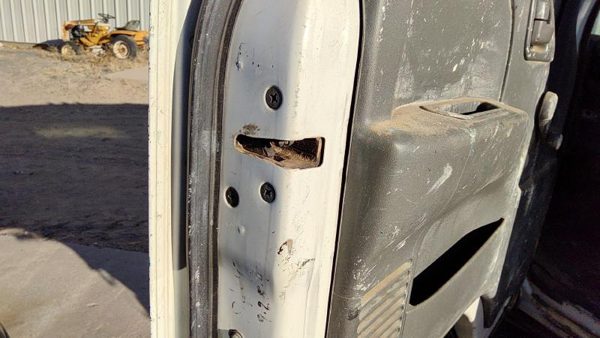 95-07 Isuzu Npr Driver Left Front Door Latch With Rods/Cables Oem — photo 3