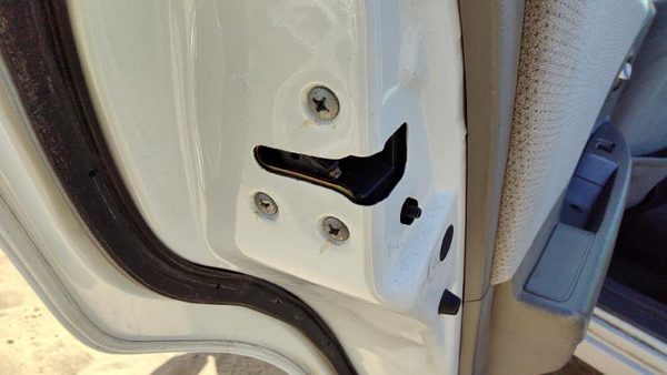 2002-2006 Nissan Altima Driver Left Rear Door Latch With Rods/Cables Oem Back — photo 2
