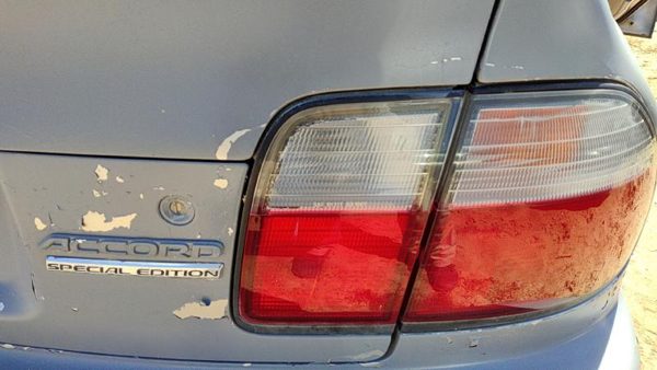 1996-1997 Honda Accord Passenger Right Inner Tail Light Brake Lamp Oem Rear — photo 2