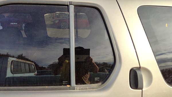2000-2004 Nissan Xterra Driver Left Rear Vent Window Back Door Glass With Frame — photo 2
