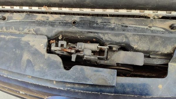 1998-2003 Toyota Sienna Hood Latch Assembly With Bracket Oem 5320108010 — photo 1