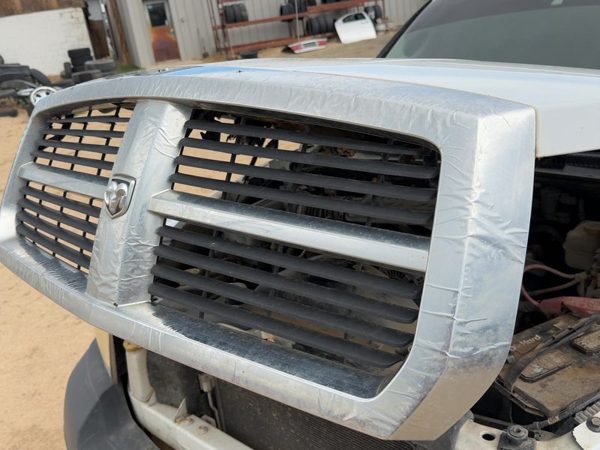2005-2007 Dodge Dakota Front Grille Assembly Oem With Frame 55077608Aa — photo 3