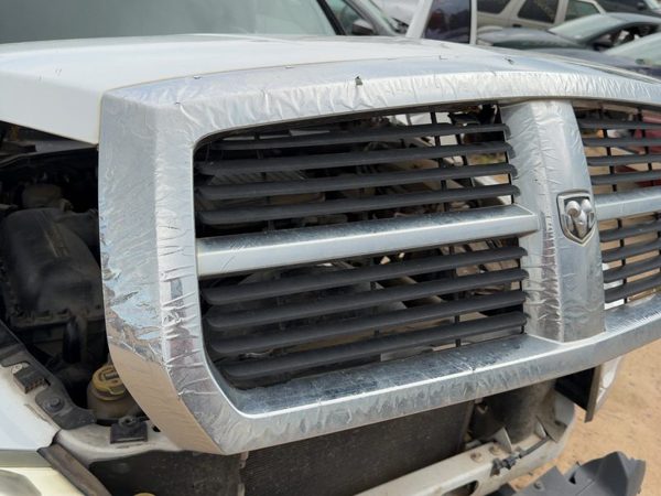 2005-2007 Dodge Dakota Front Grille Assembly Oem With Frame 55077608Aa — photo 7