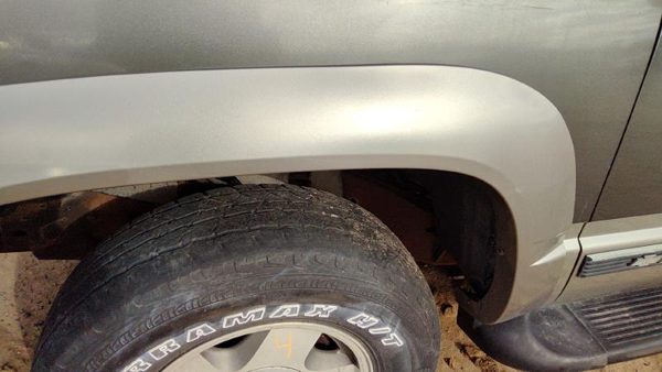 1992-1999 Chevy Suburban Driver Left Front Flare Moulding From Fender Oem — photo 4