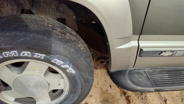 1992-1999 Chevy Suburban Driver Left Front Flare Moulding From Fender Oem — photo 6