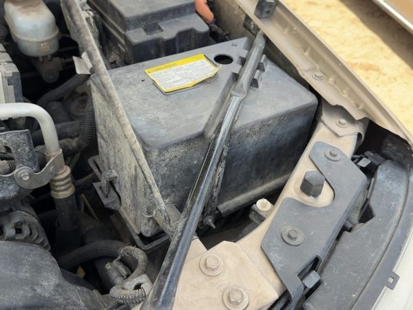 2004-2007 Buick Rainier Complete Battery Box Mount Tray With Hold Down Oem — photo 1