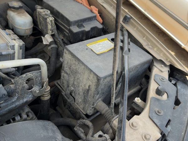 2004-2007 Buick Rainier Complete Battery Box Mount Tray With Hold Down Oem — photo 4