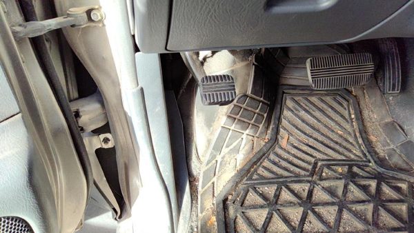 2001-2004 Nissan Xterra Parking Brake Pedal Assembly Oem Complete Emergency Unit — photo 2