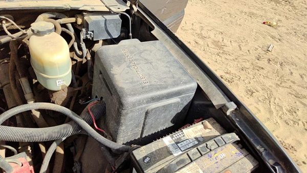 2000-2001 Gmc Sierra 2500 Engine Fuse Box Power Distribution Panel Oem 6.0L — photo 3