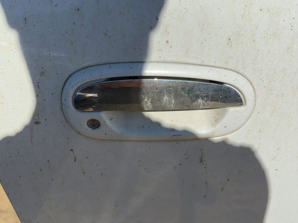 1998 Lincoln Navigator Outside Door Handle RH Oxford White Yz — photo 2