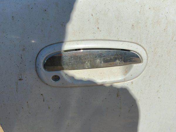 1998 Lincoln Navigator Outside Door Handle RH Oxford White Yz — photo 1