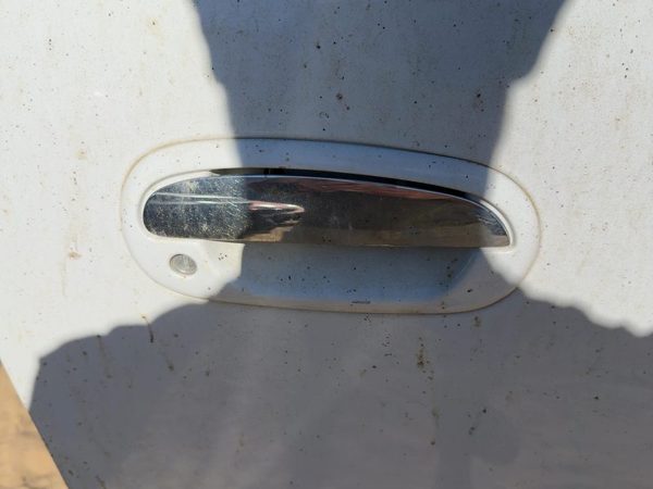 1998 Lincoln Navigator Outside Door Handle RH Oxford White Yz — photo 4