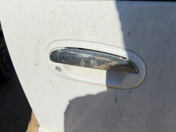 1998 Lincoln Navigator Outside Door Handle RH Oxford White Yz — photo 3