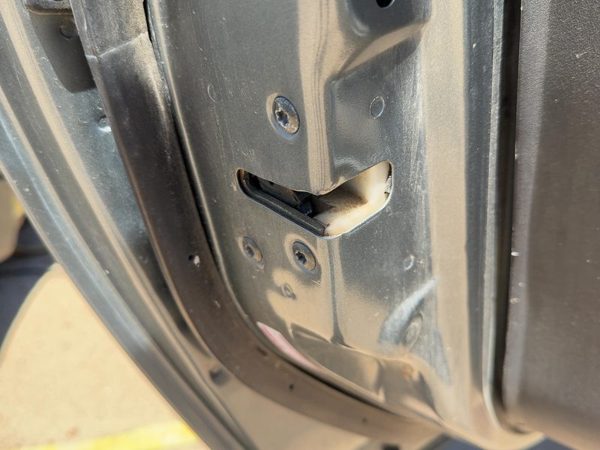 07 Eclipse Driver Left Front Door Latch With Rods/Cables Oem Hatchback — photo 2