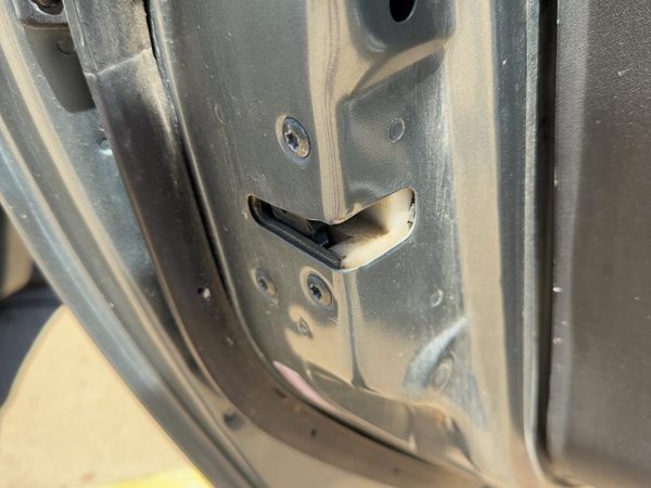 07 Eclipse Driver Left Front Door Latch With Rods/Cables Oem Hatchback — photo 3