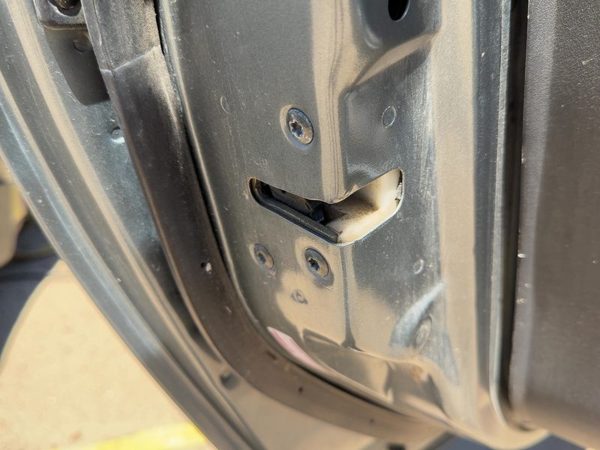 07 Eclipse Driver Left Front Door Latch With Rods/Cables Oem Hatchback — photo 4