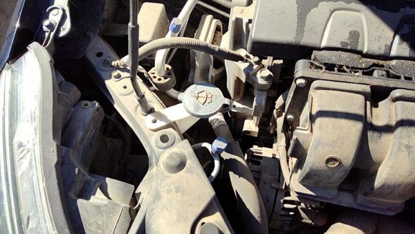 16-19 Sentra Windshield Washer Fluid Reservoir With Pump Oem Wiper Tank 1.8L — photo 2