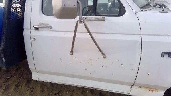 1996 Ford F450 Front Door RH White — photo 4