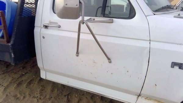 1996 Ford F450 Front Door RH White — photo 6