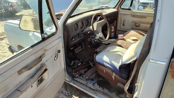 1984 Dodge D350 — vehicle photo 6