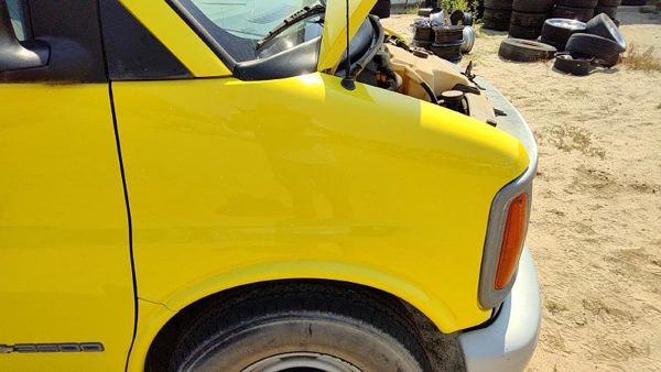 2002 Chevy Express 3500 Fender RH Van 2500 Yellow — photo 1