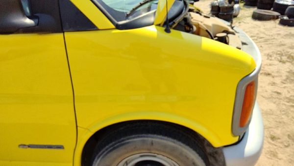 2002 Chevy Express 3500 Fender RH Van 2500 Yellow — photo 2