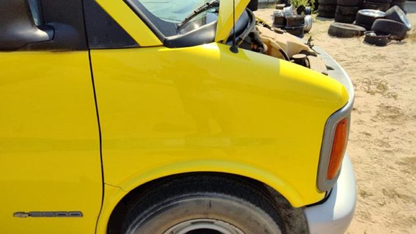 2002 Chevy Express 3500 Fender RH Van 2500 Yellow — photo 3