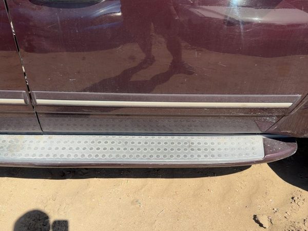 04-05 Durango Passenger Right Front Moulding From Door Trim Strip Molten Red Pr8 — photo 1