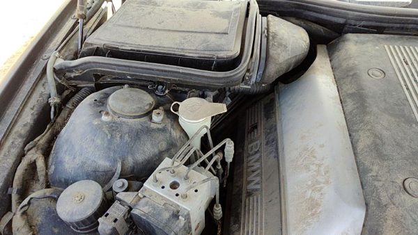1997-2003 Bmw 540I Windshield Washer Fluid Reservoir With Pump Oem Wiper Tank — photo 1