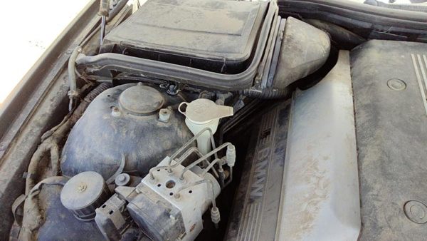 1997-2003 Bmw 540I Windshield Washer Fluid Reservoir With Pump Oem Wiper Tank — photo 3