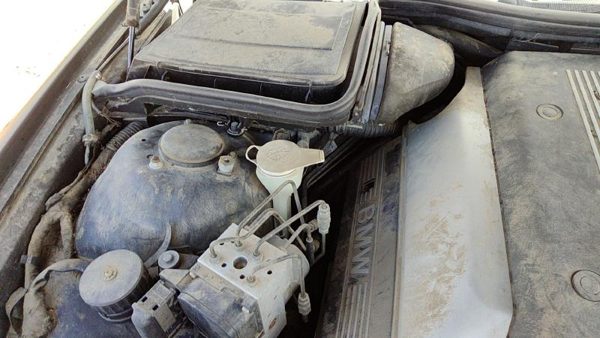 1997-2003 Bmw 540I Windshield Washer Fluid Reservoir With Pump Oem Wiper Tank — photo 2
