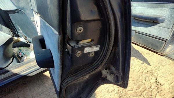 1984-1986 Toyota Camry Passenger Right Rear Door Latch With Rods/Cables Oem Back — photo 1