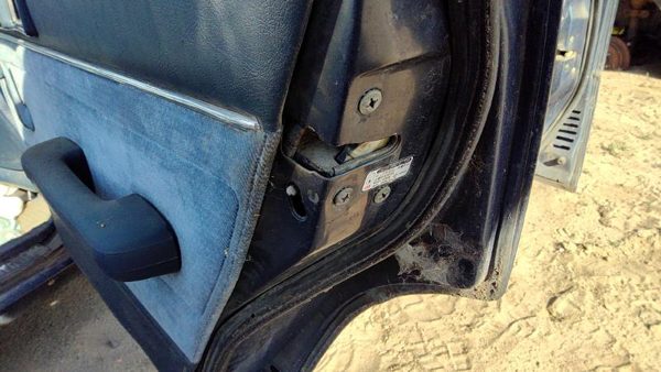 1984-1986 Toyota Camry Passenger Right Rear Door Latch With Rods/Cables Oem Back — photo 5