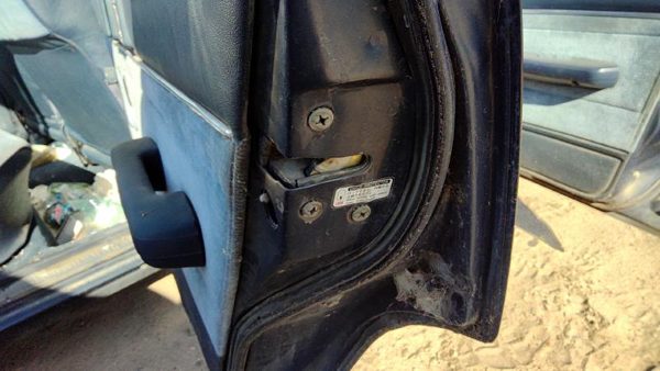 1984-1986 Toyota Camry Passenger Right Rear Door Latch With Rods/Cables Oem Back — photo 2