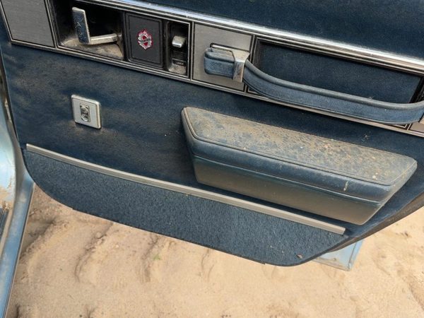 1986-1991 Olds 88 Passenger Right Rear Door Trim Panel With Switches Back Blue — photo 4
