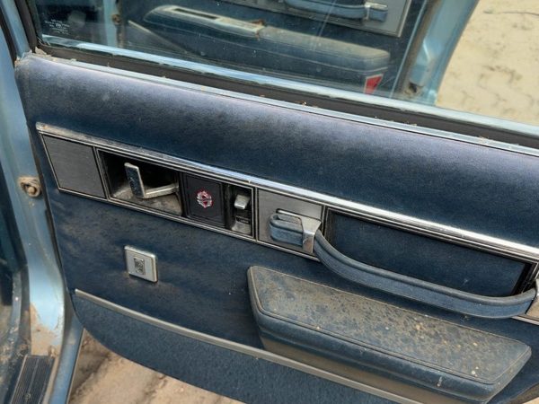 1986-1991 Olds 88 Passenger Right Rear Door Trim Panel With Switches Back Blue — photo 5