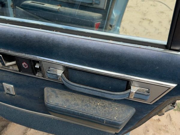 1986-1991 Olds 88 Passenger Right Rear Door Trim Panel With Switches Back Blue — photo 7