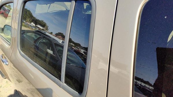 2006-2011 Chevy Hhr Driver Left Rear Vent Window Back Door Glass With Frame Oem — photo 2