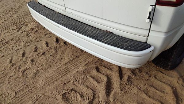 1985-2005 Gmc Safari Rear Step Bumper With Mount Brackets Oem White 14075427 — photo 3