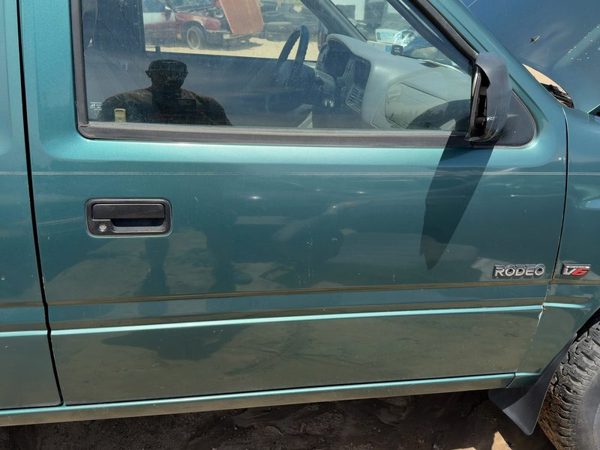 1995 Isuzu Rodeo Front Door RH Green 732 — photo 3
