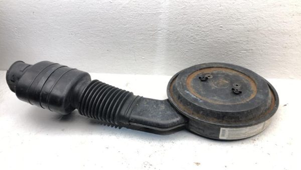 92-93 Sierra 2500 Complete Air Intake Cleaner Filter Box Housing With Tube 5.7L — photo 1
